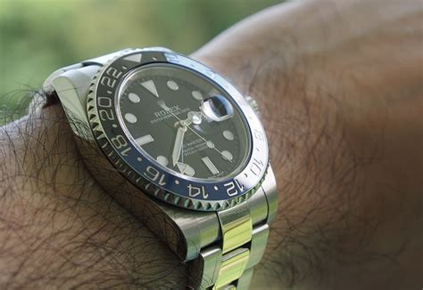 rolex second hand not moving|rolex stops overnight.